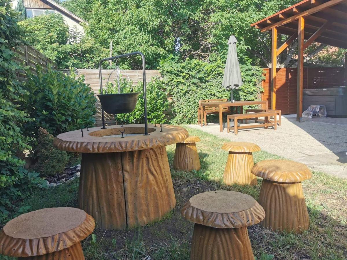 Garden Vendeghaz Velence Villa Exterior photo