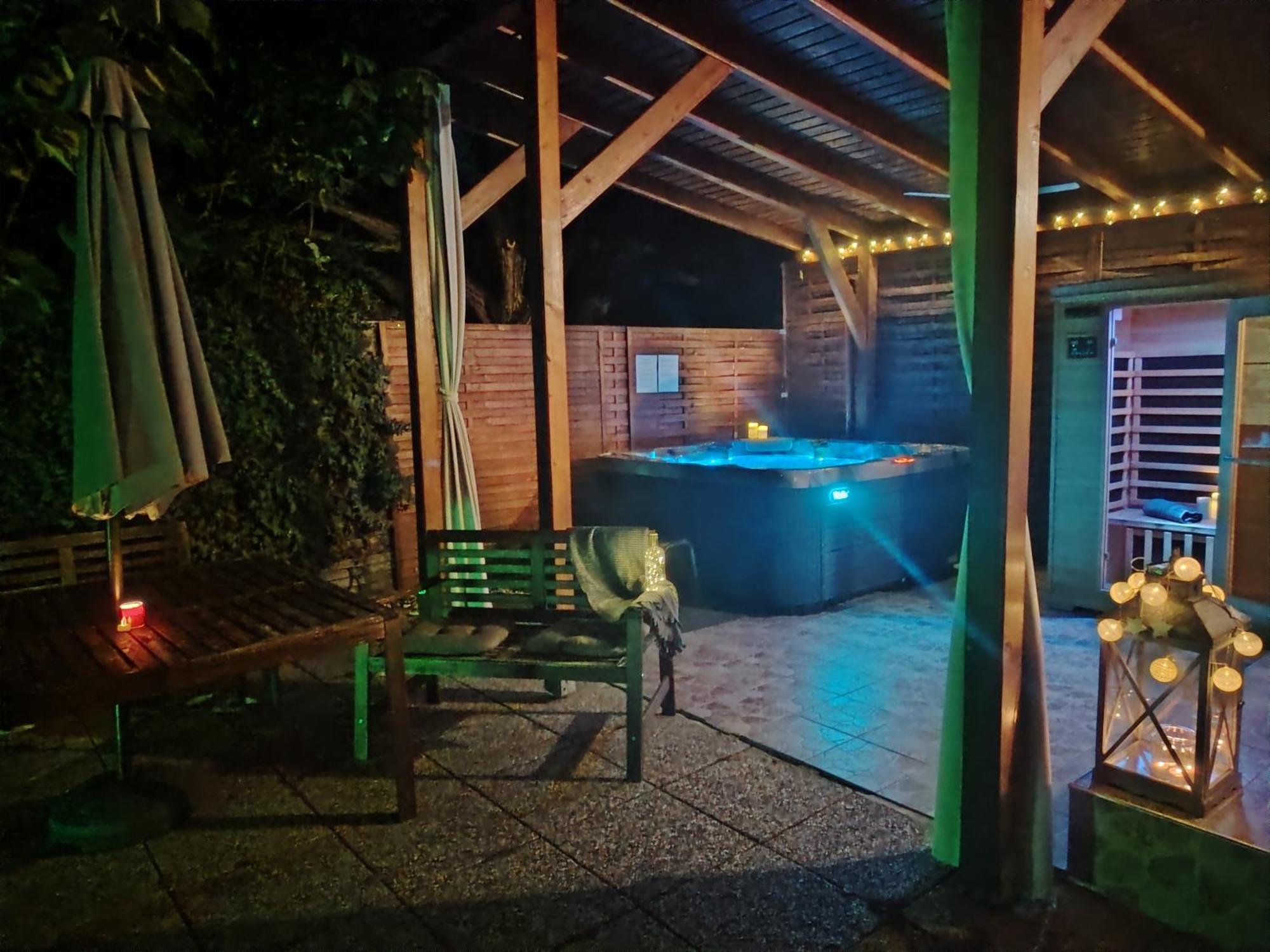 Garden Vendeghaz Velence Villa Exterior photo